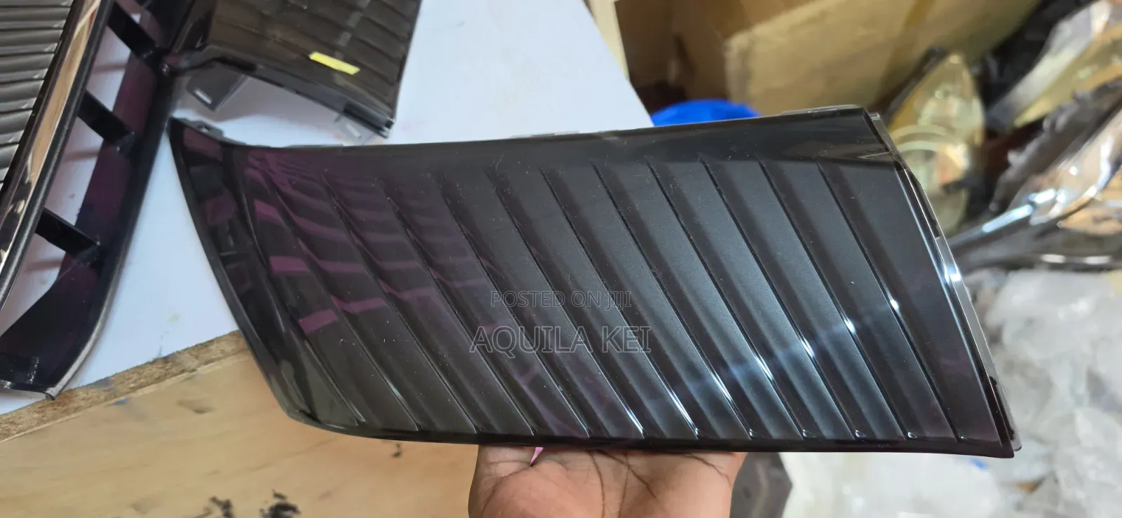 Harrier Grille Leaf Rh