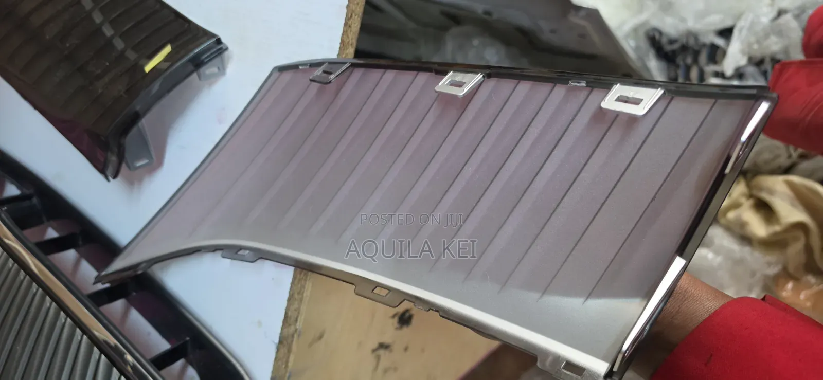 Harrier Grille Leaf Rh