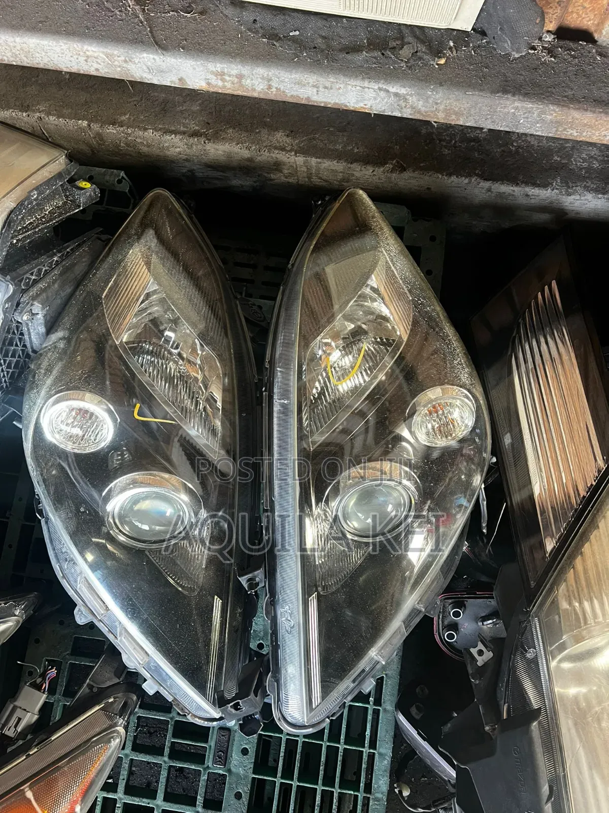 Toyota Isis 2015 Zenon Headlights