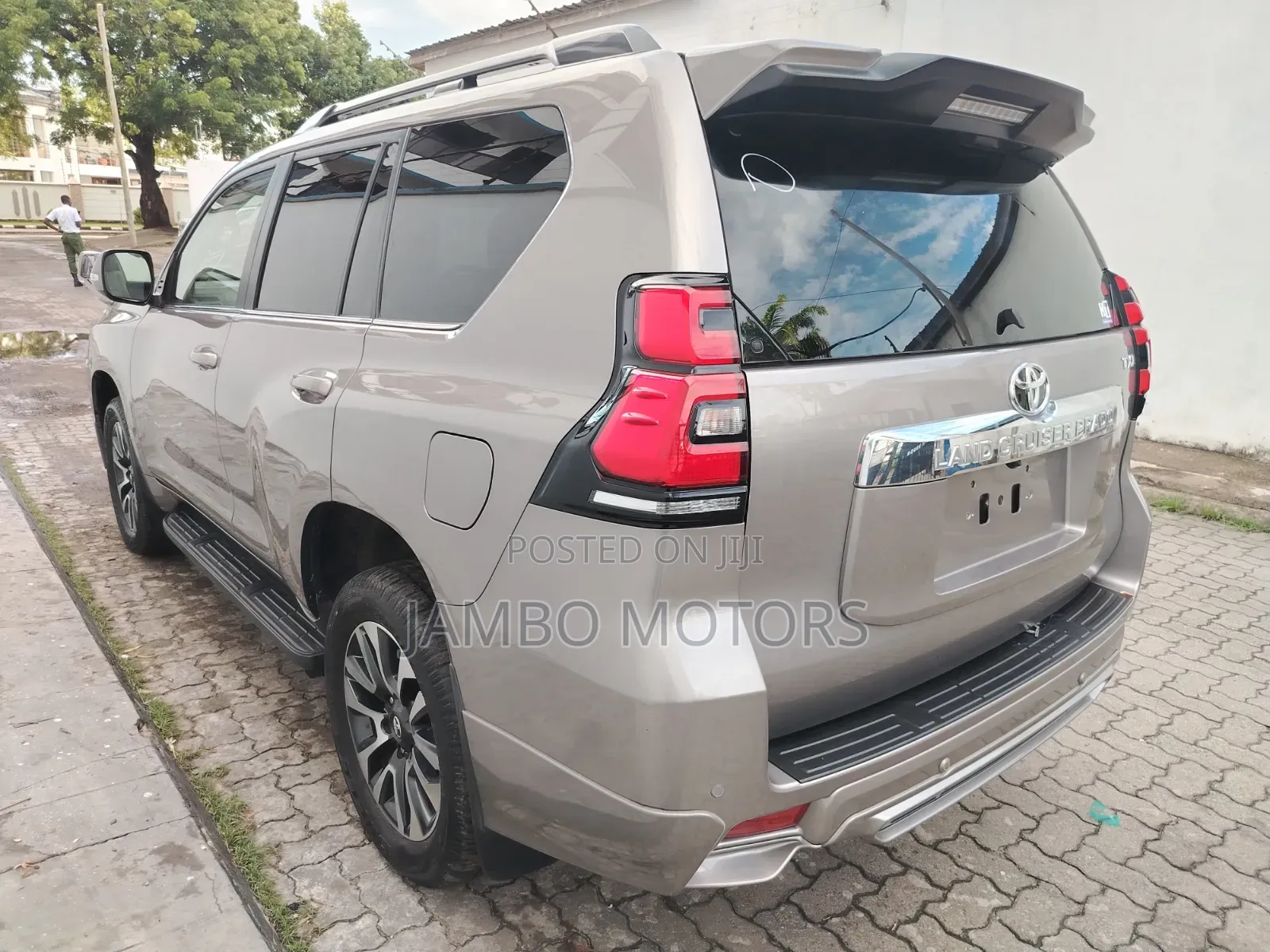Toyota Land Cruiser Prado 2.8 2022 Gold