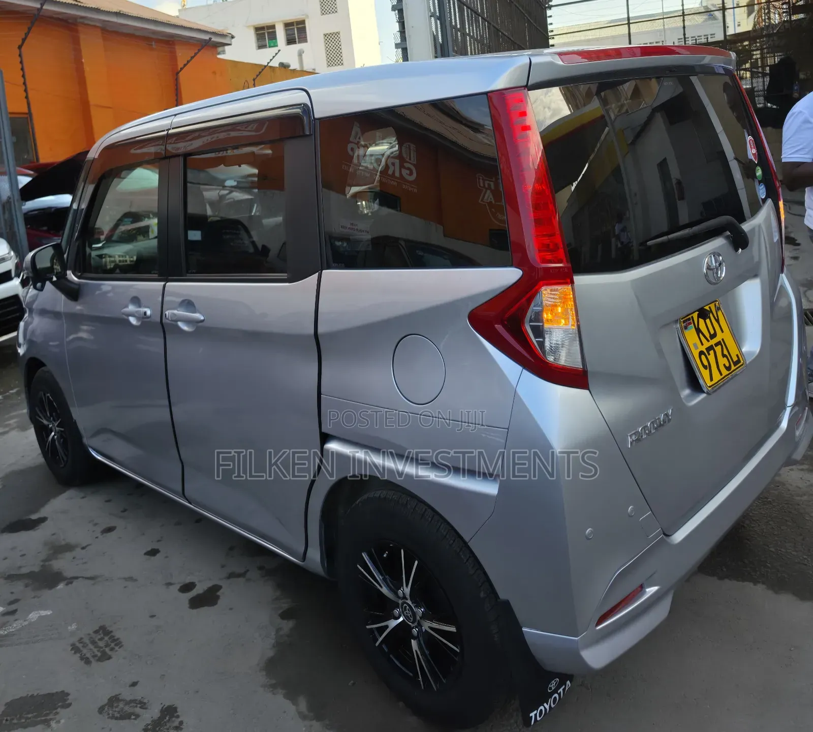 Toyota Roomy 2020 Silver