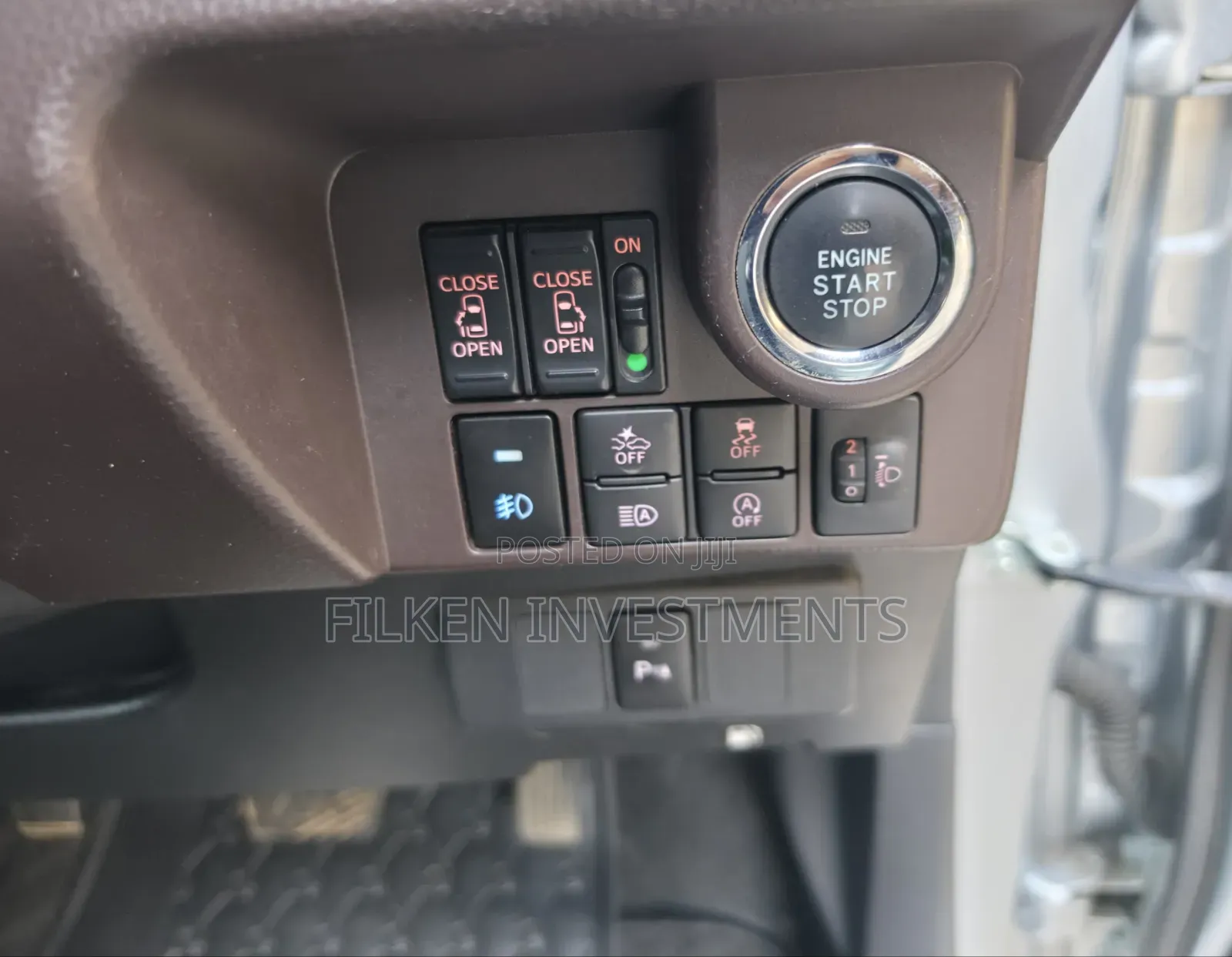 Toyota Roomy 2020 Silver