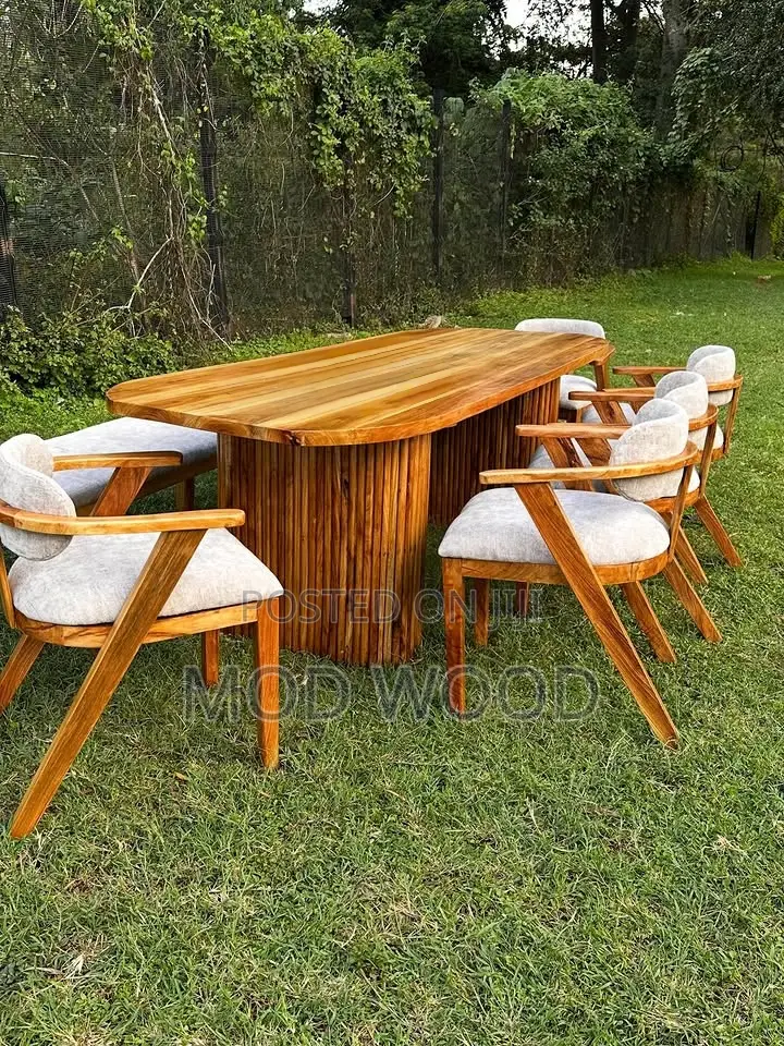 8-Seater Modern Outdoor Dining Set – Natural Wood Elegance