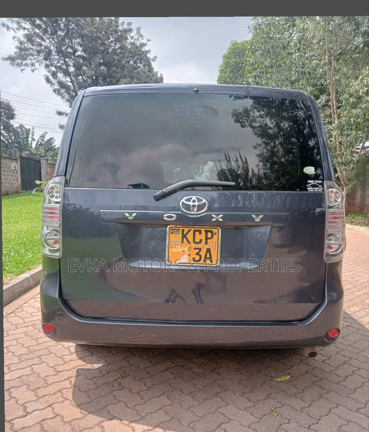 Toyota Voxy 2011 Blue