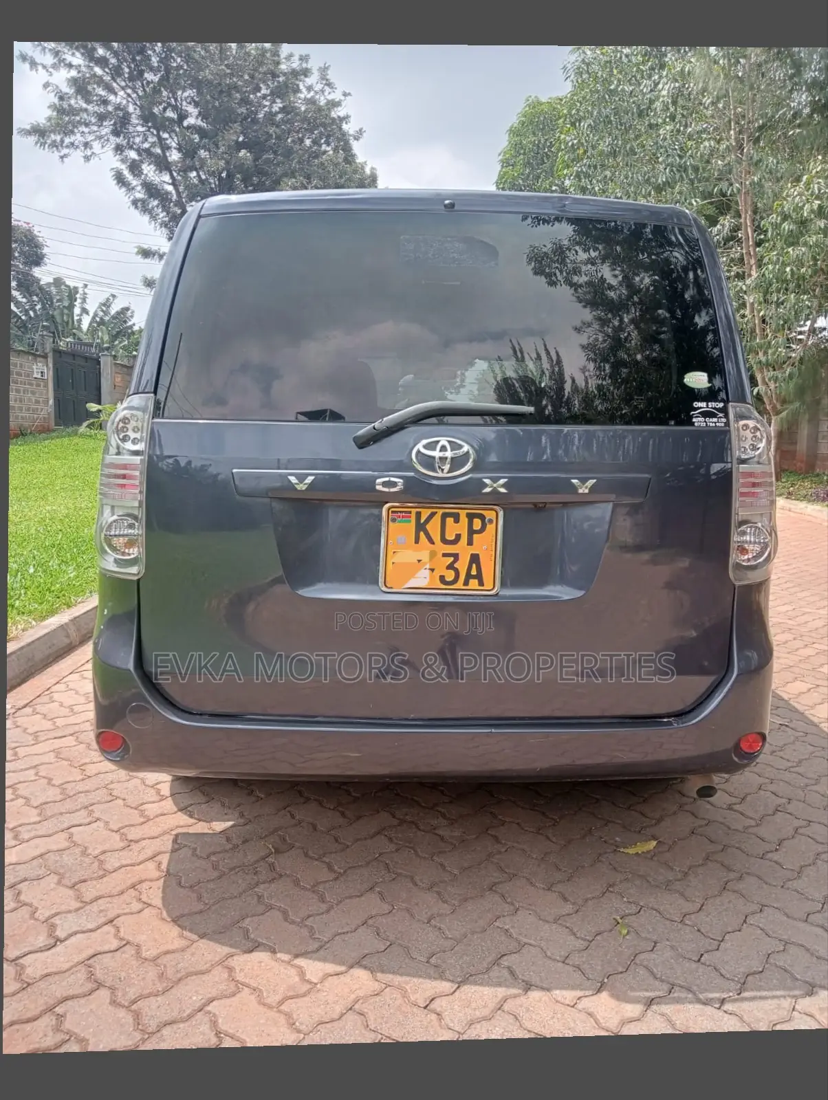 Toyota Voxy 2011 Blue