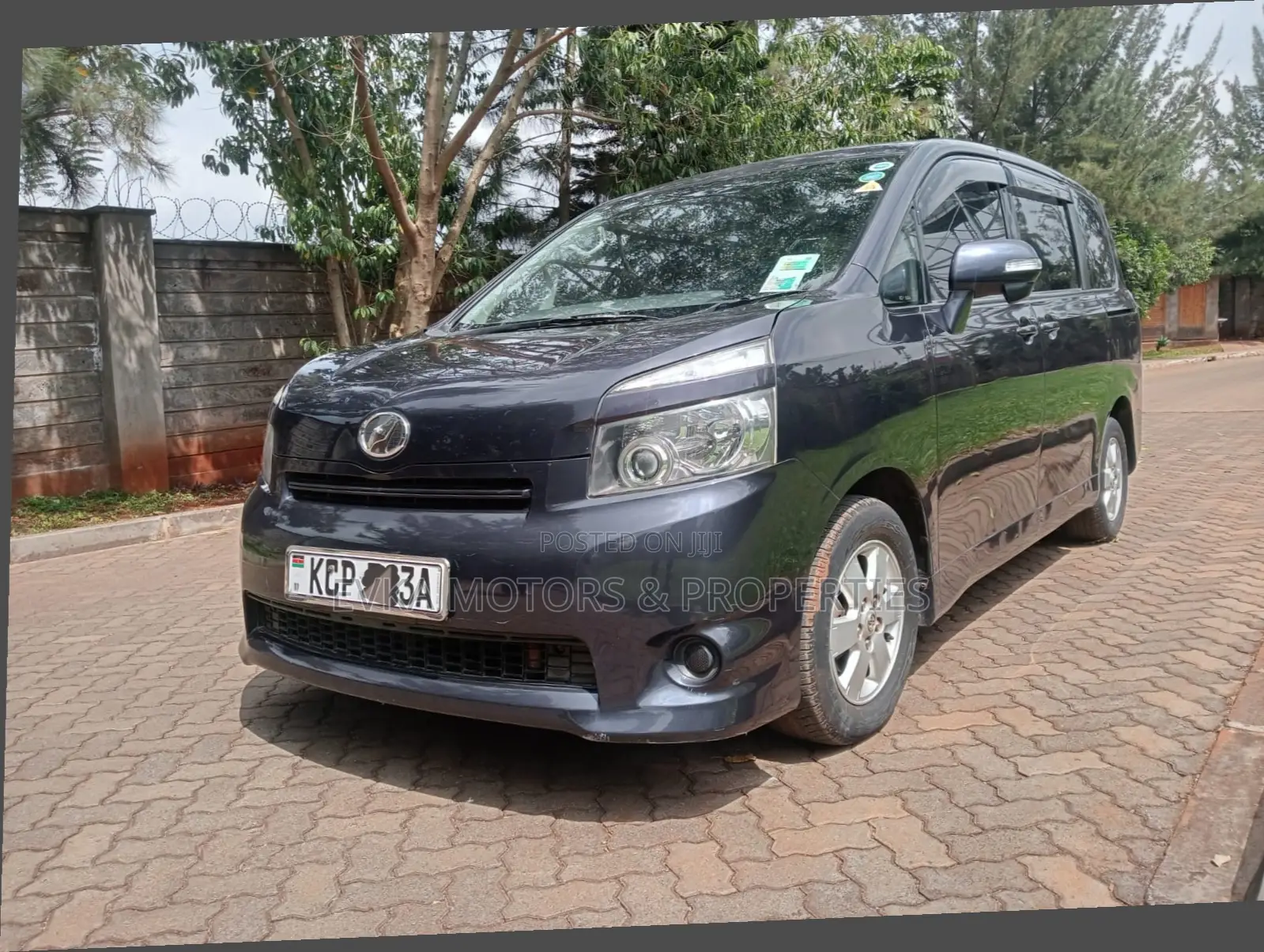 Toyota Voxy 2011 Blue