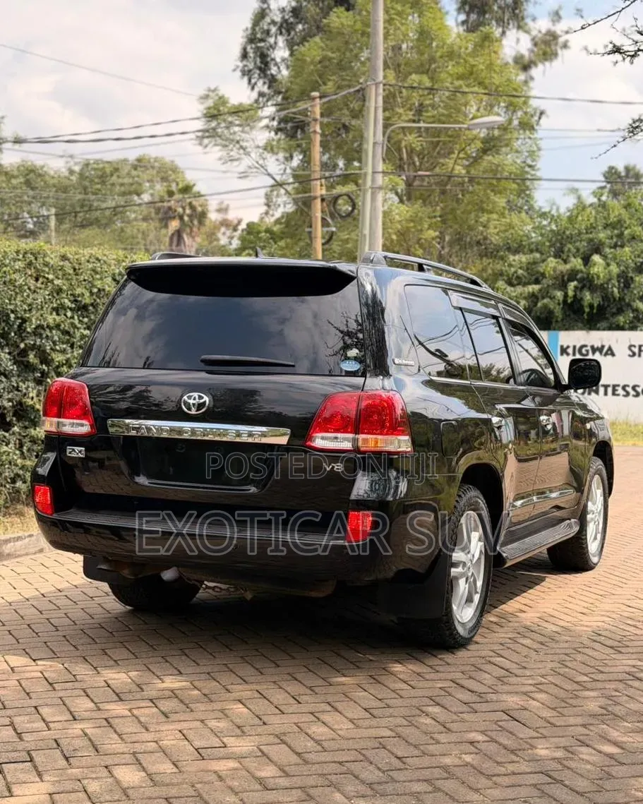 Toyota Land Cruiser 2011 Black