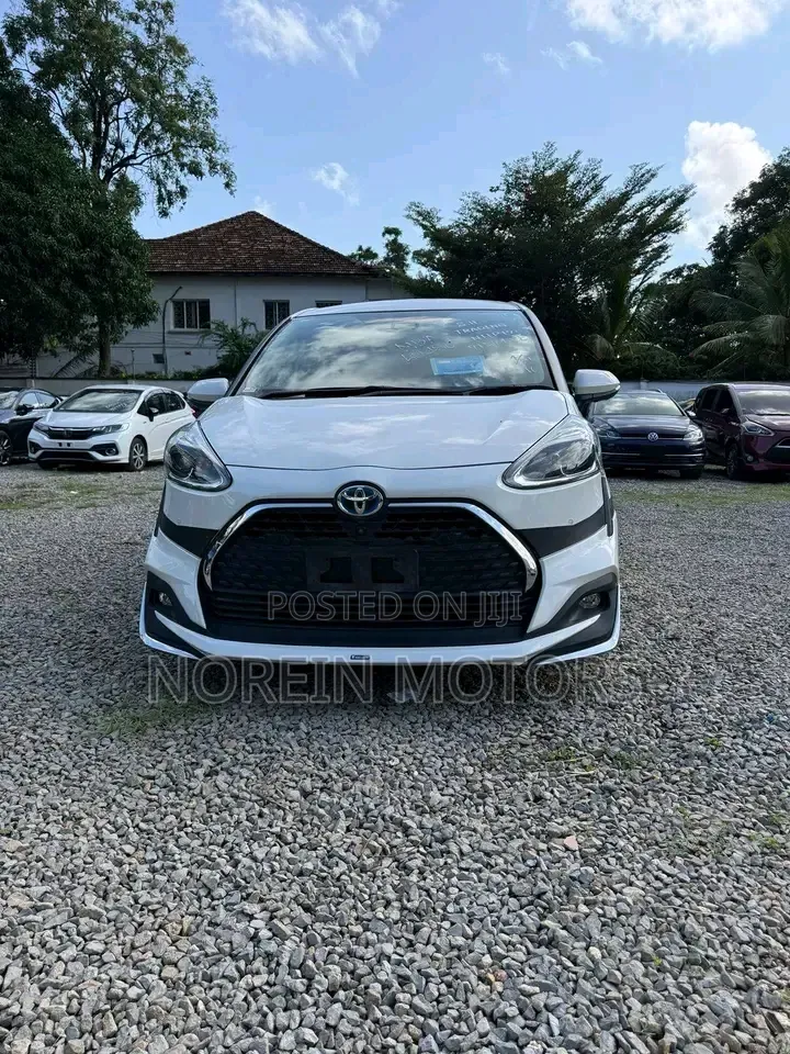 Toyota Sienta 2020 White