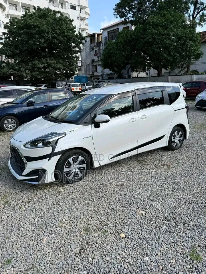 Toyota Sienta 2020 White