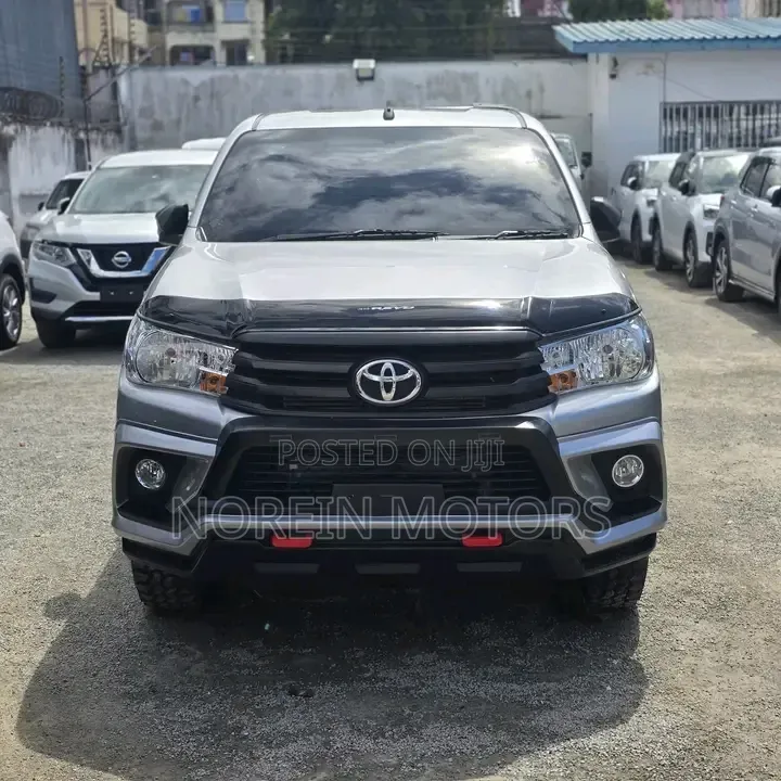 Toyota Hilux 2019 White