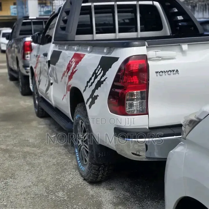 Toyota Hilux 2019 White