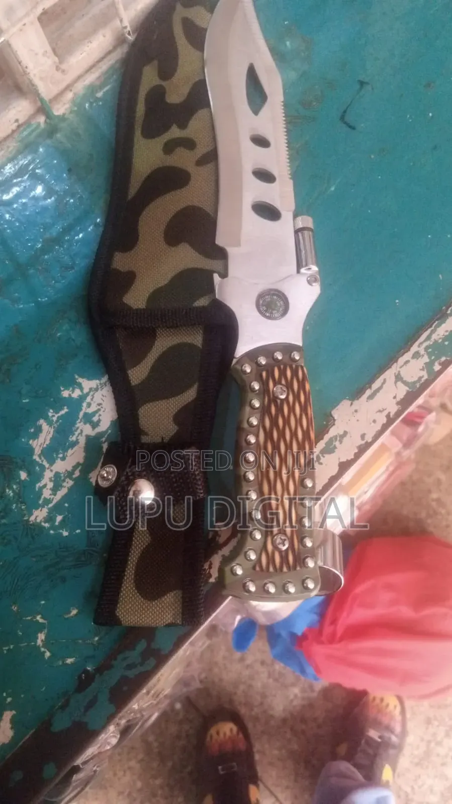 Tactical Knife With Compass