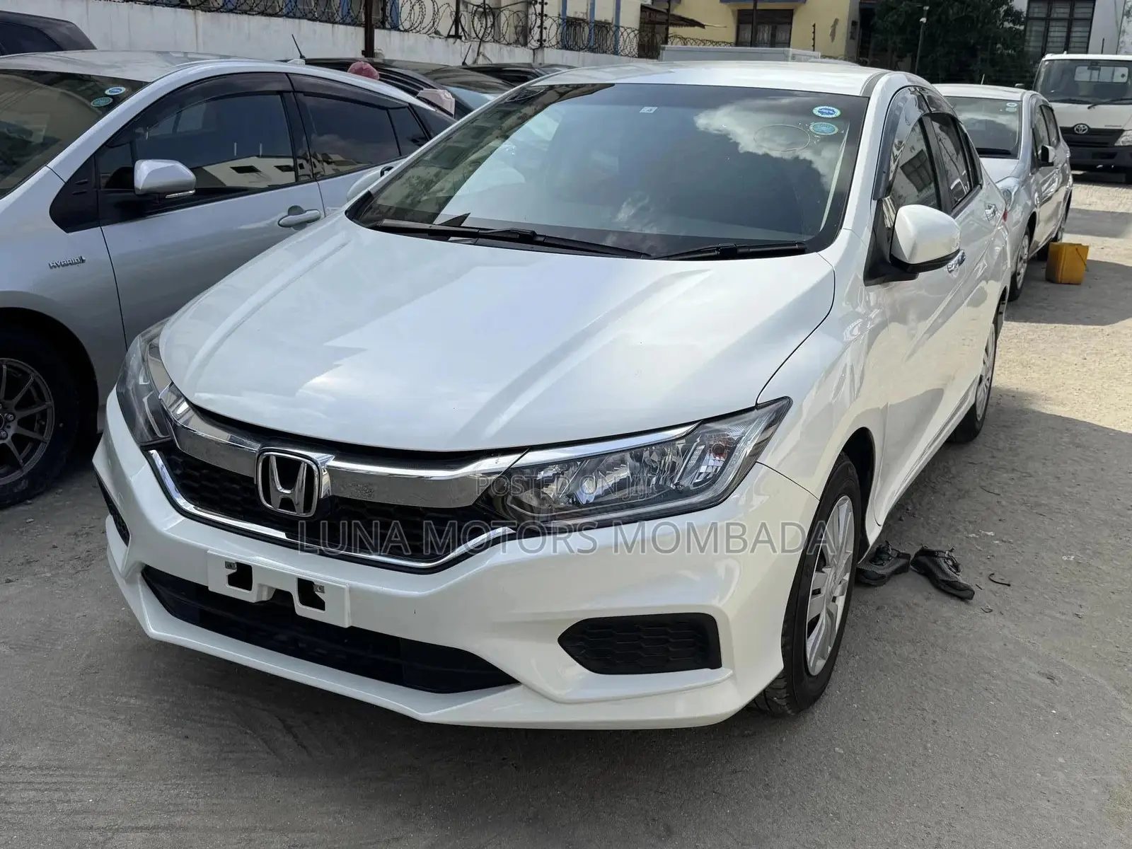 Honda Grace 2019 White