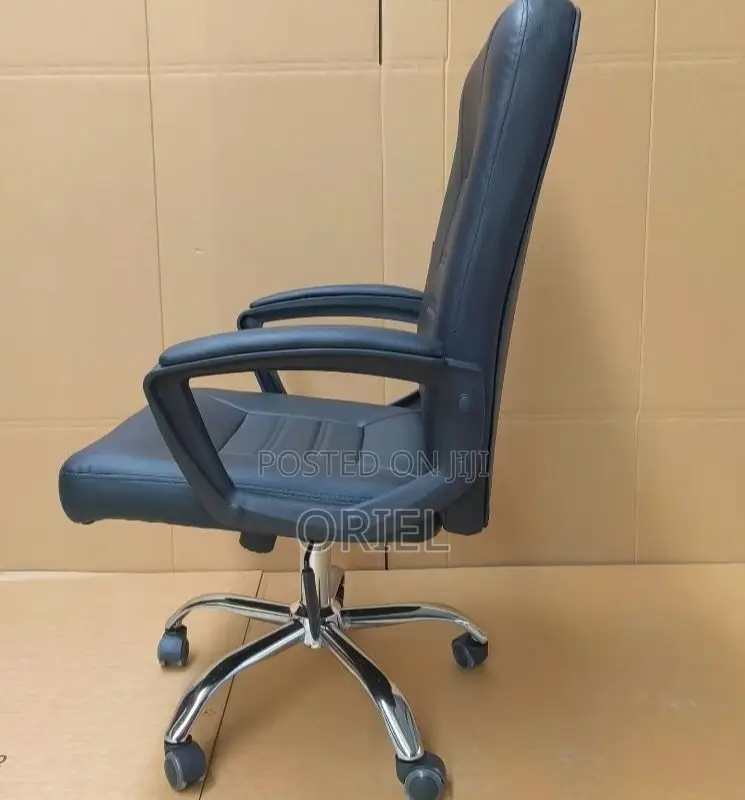 Office Chair : Mid-Back Black Executive Chair