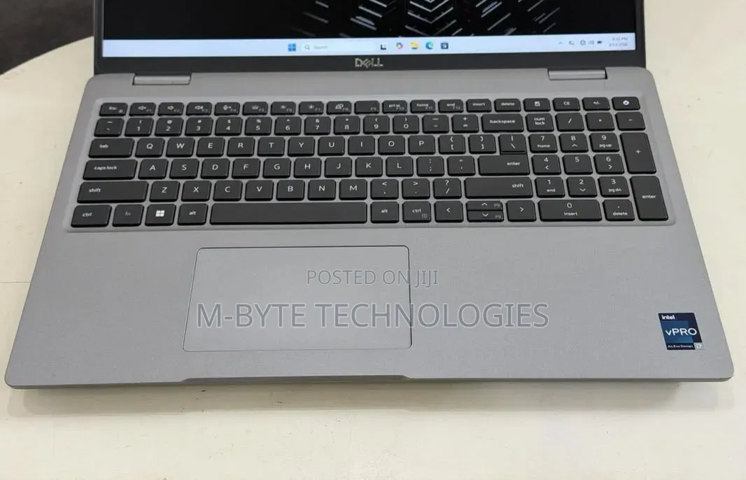 Laptop Dell Precision 3580 16GB Intel Core i7 SSD 512GB