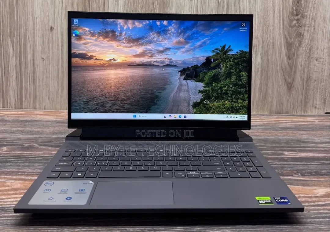 New Laptop Dell G15 5530 16GB Intel Core i7 SSD 1T
