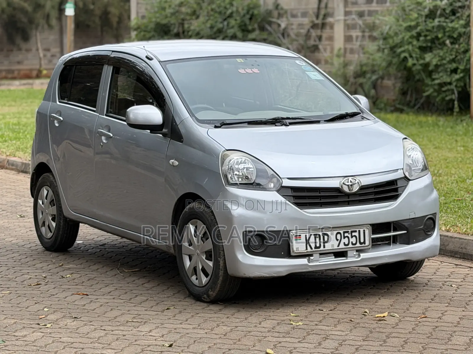 Toyota Pixis 2016 White