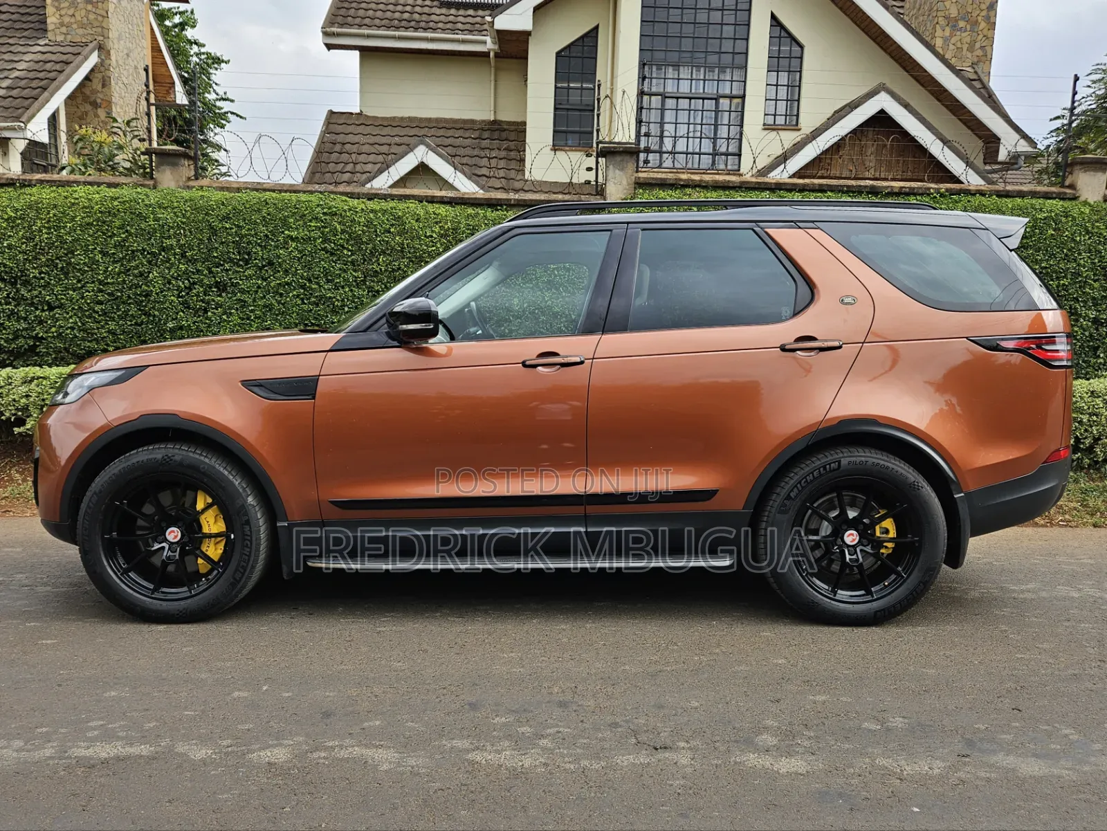 Land Rover Discovery 2017 Orange