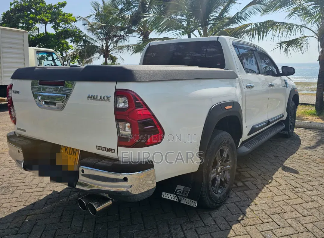 Toyota Hilux Revo Double Cab Deisel 2.4 AWD 2021 White