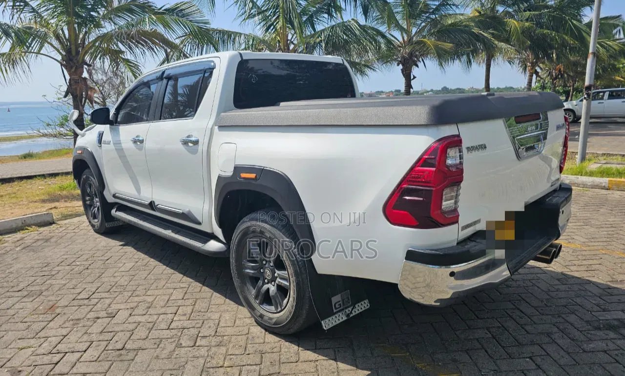 Toyota Hilux Revo Double Cab Deisel 2.4 AWD 2021 White