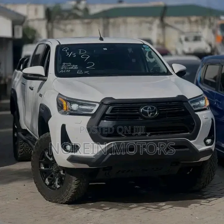 Toyota Hilux 2020 White