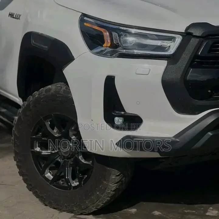 Toyota Hilux 2020 White