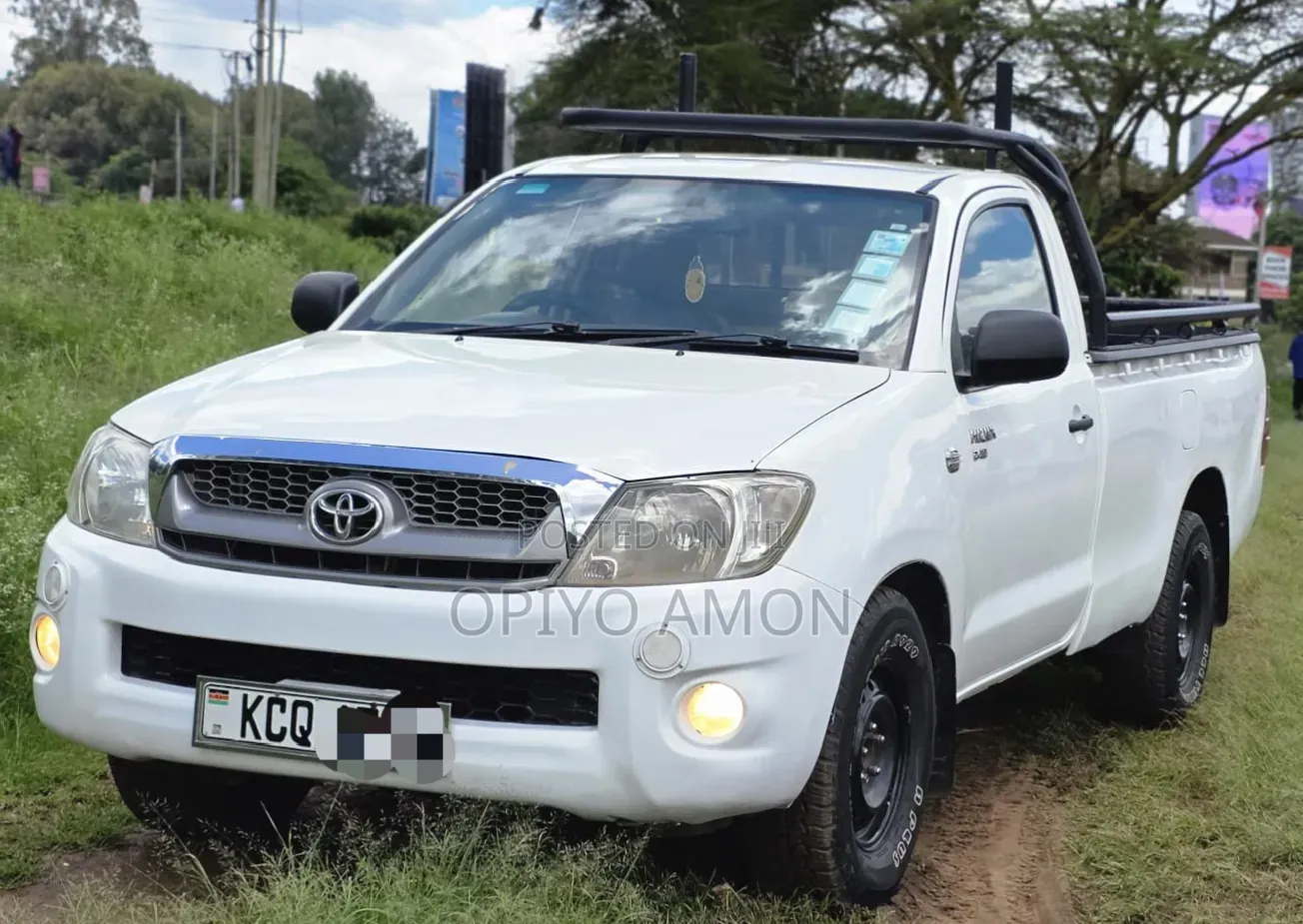 Toyota Hilux 2011 White