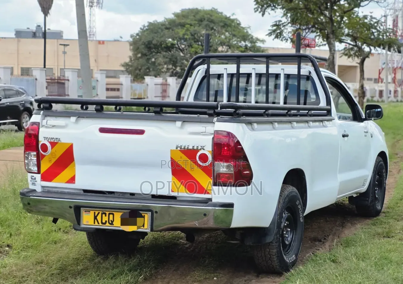 Toyota Hilux 2011 White