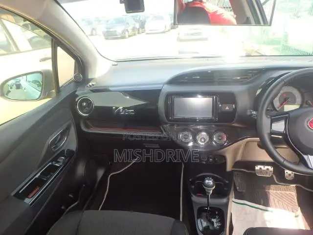 Toyota Vitz 1.0 FWD 5dr 2019 Silver