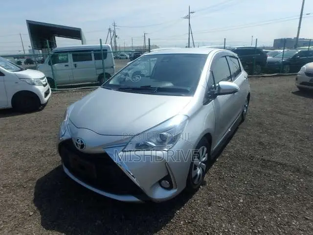 Toyota Vitz 1.0 FWD 5dr 2019 Silver