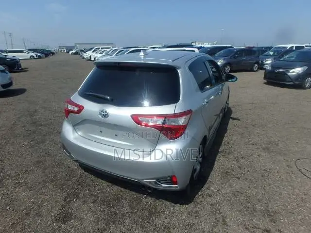 Toyota Vitz 1.0 FWD 5dr 2019 Silver