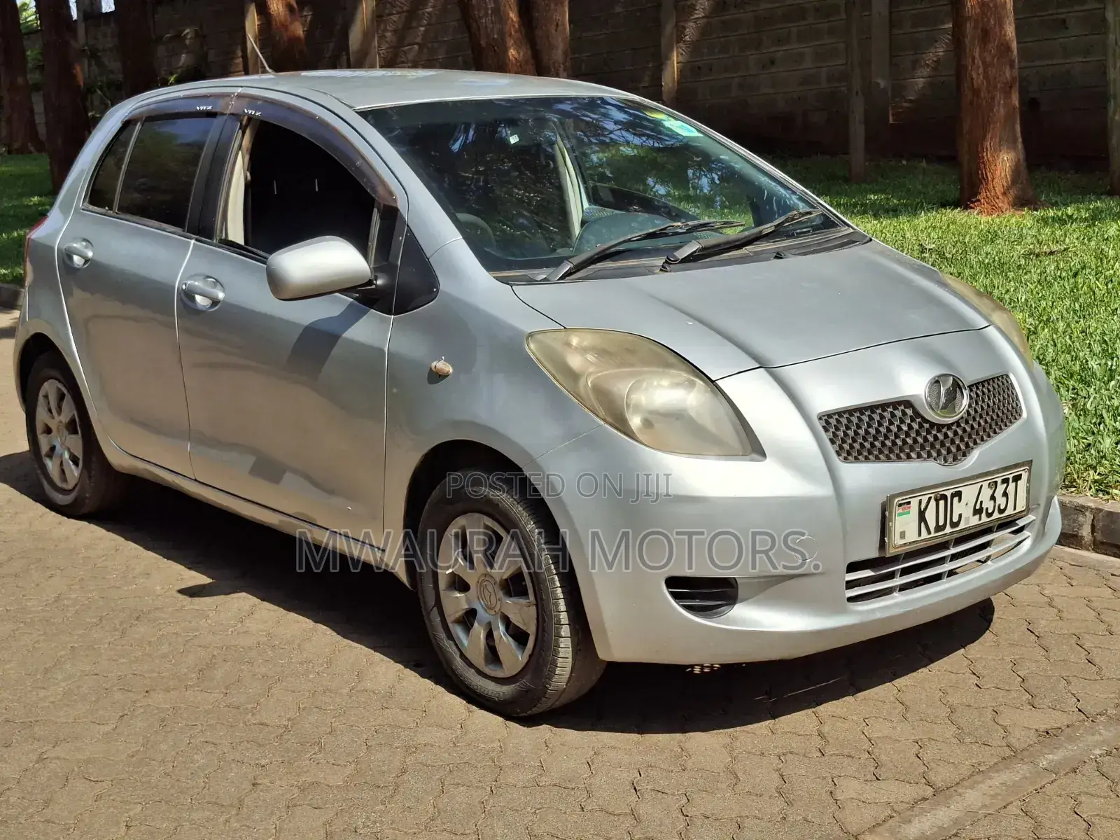 Toyota Vitz 2008 Silver