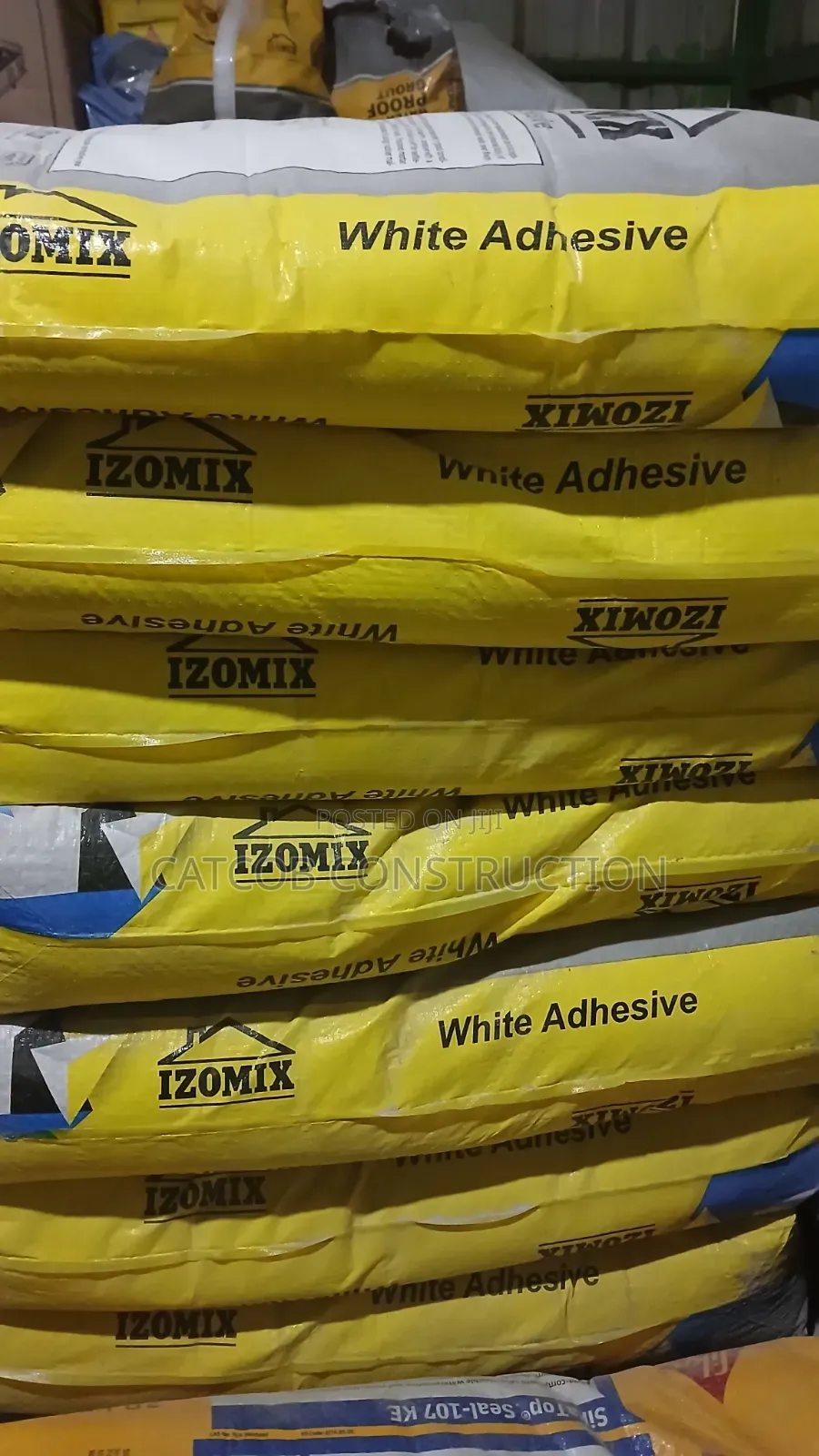 Izomix White Adhesive (25kg)