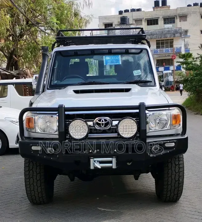 Toyota Land Cruiser 2019 Off white