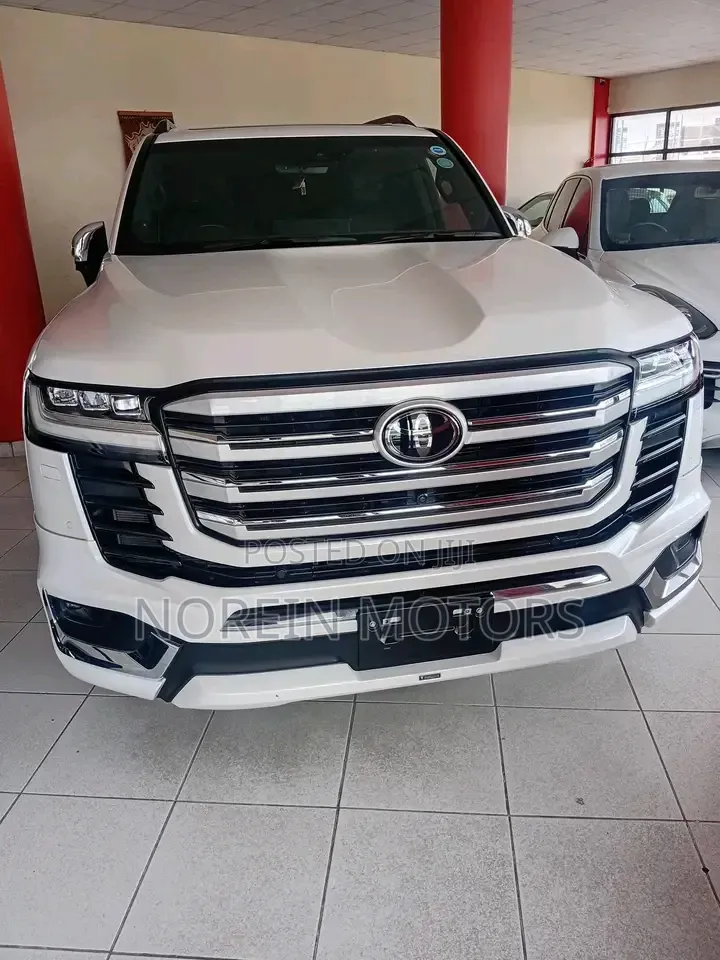 Toyota Land Cruiser 2023 White