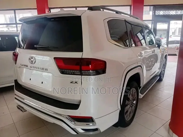 Toyota Land Cruiser 2023 White