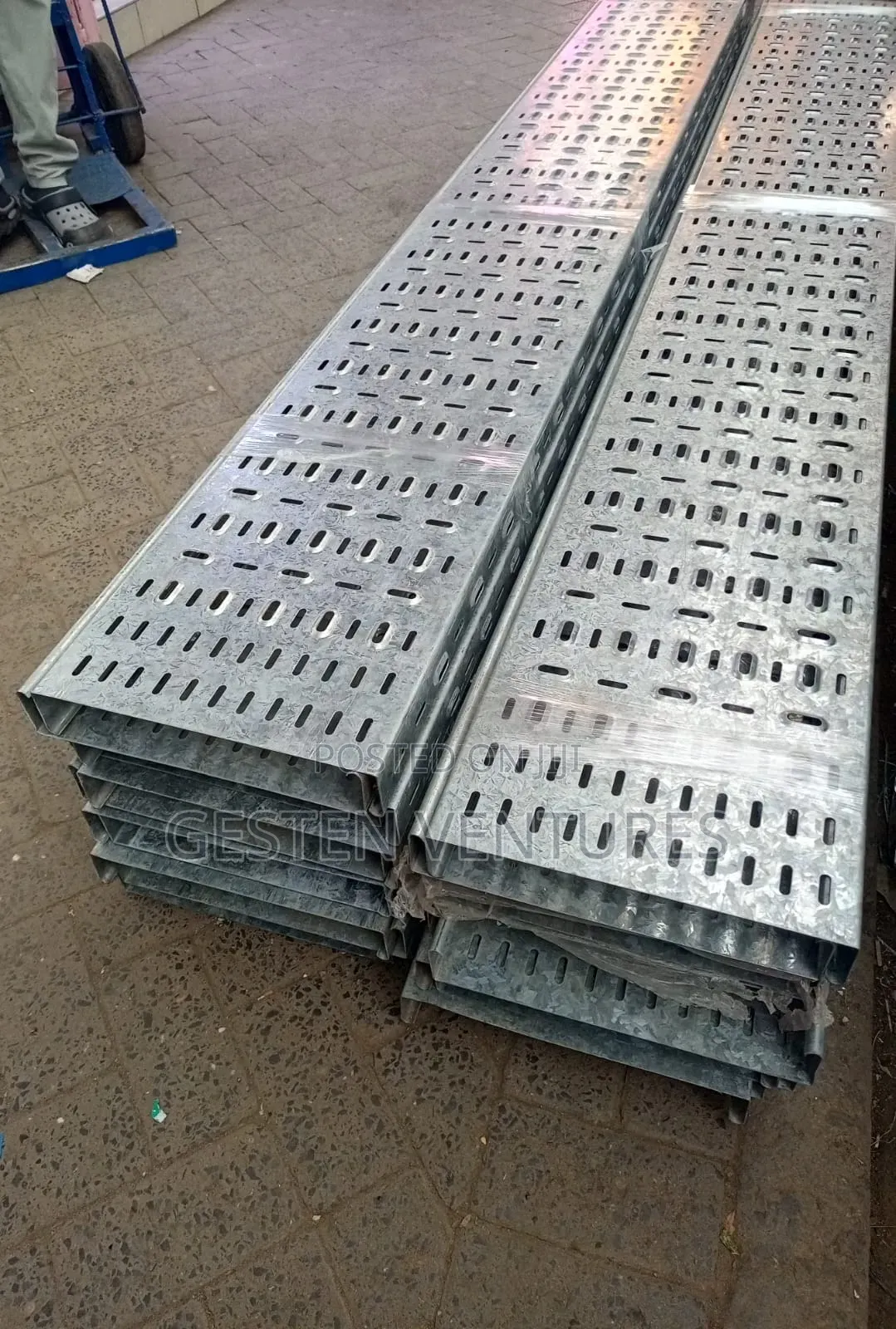 300*20 Galvanized Perforated Steel Cable Trays