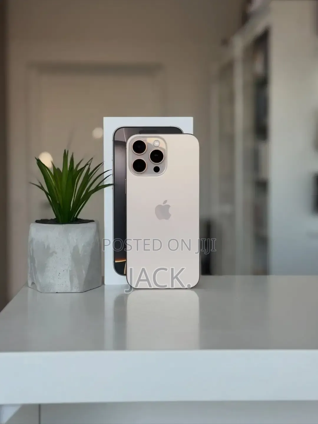 New Apple iPhone 16 Pro Max 256 GB  Gold 