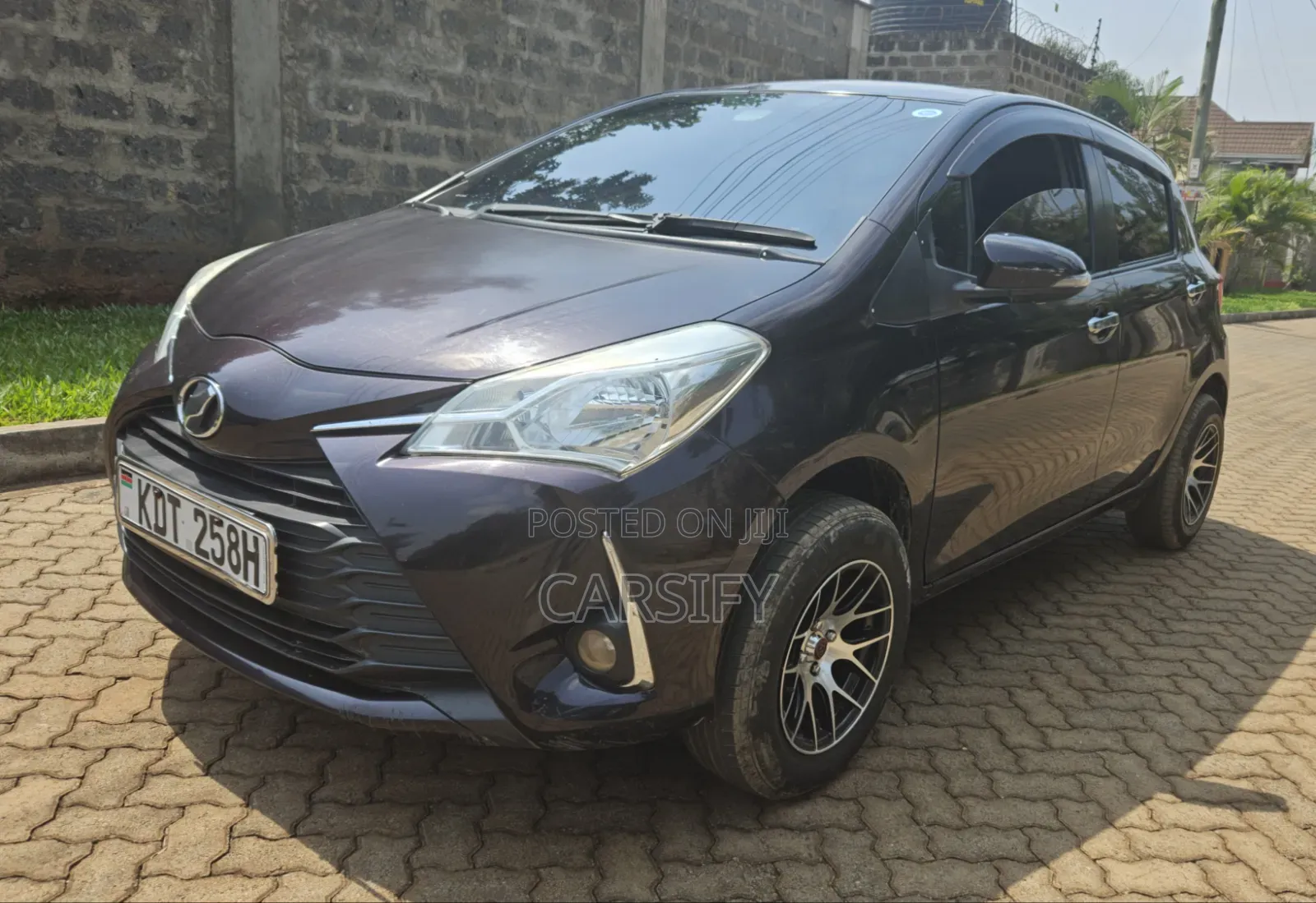 Toyota Vitz 2018 Burgundy