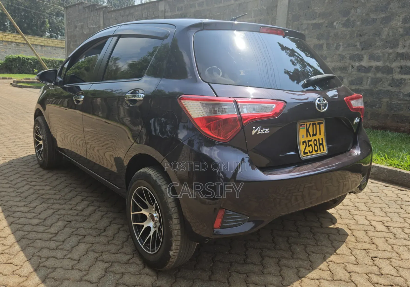 Toyota Vitz 2018 Burgundy