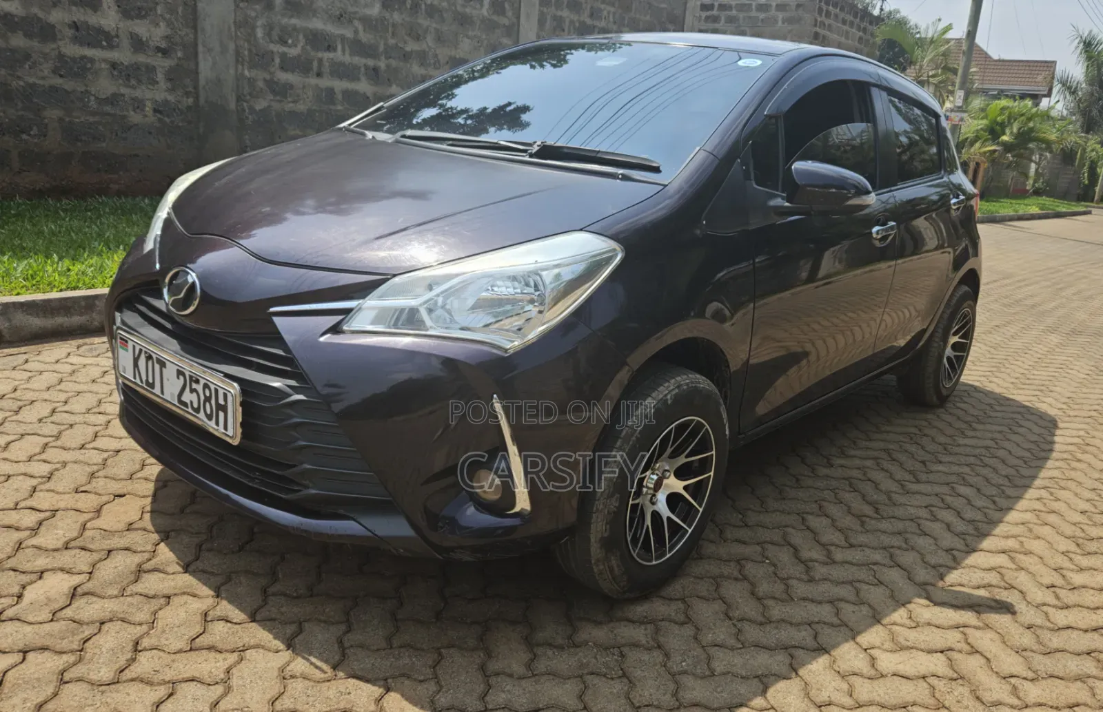 Toyota Vitz 2018 Burgundy