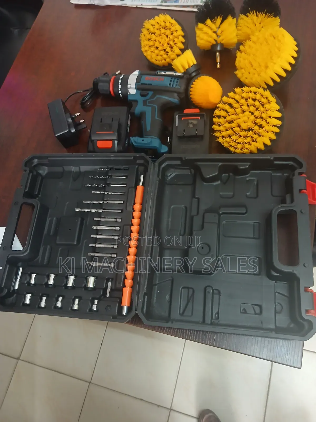 Bosch Cordless Electric Cleaning Brush Kit –