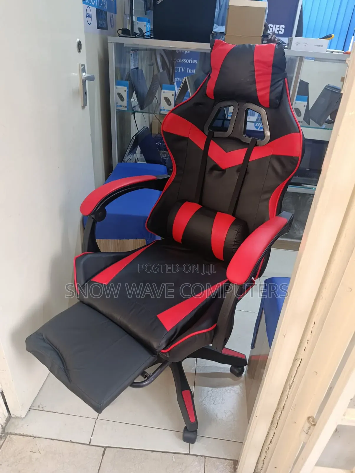 Ergonomic Gaming Chair With Footrest