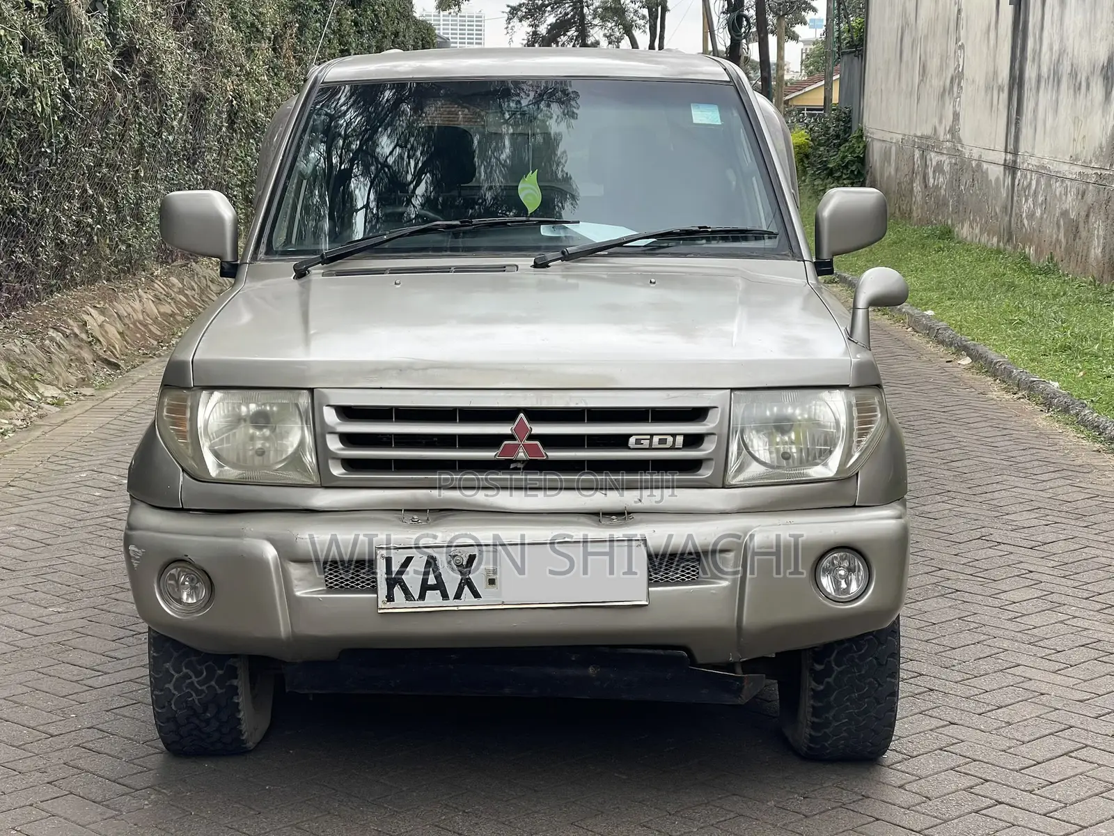 Mitsubishi Pajero IO 2000 Gold