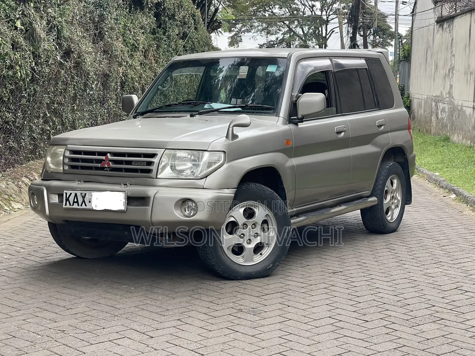 Mitsubishi Pajero IO 2000 Gold