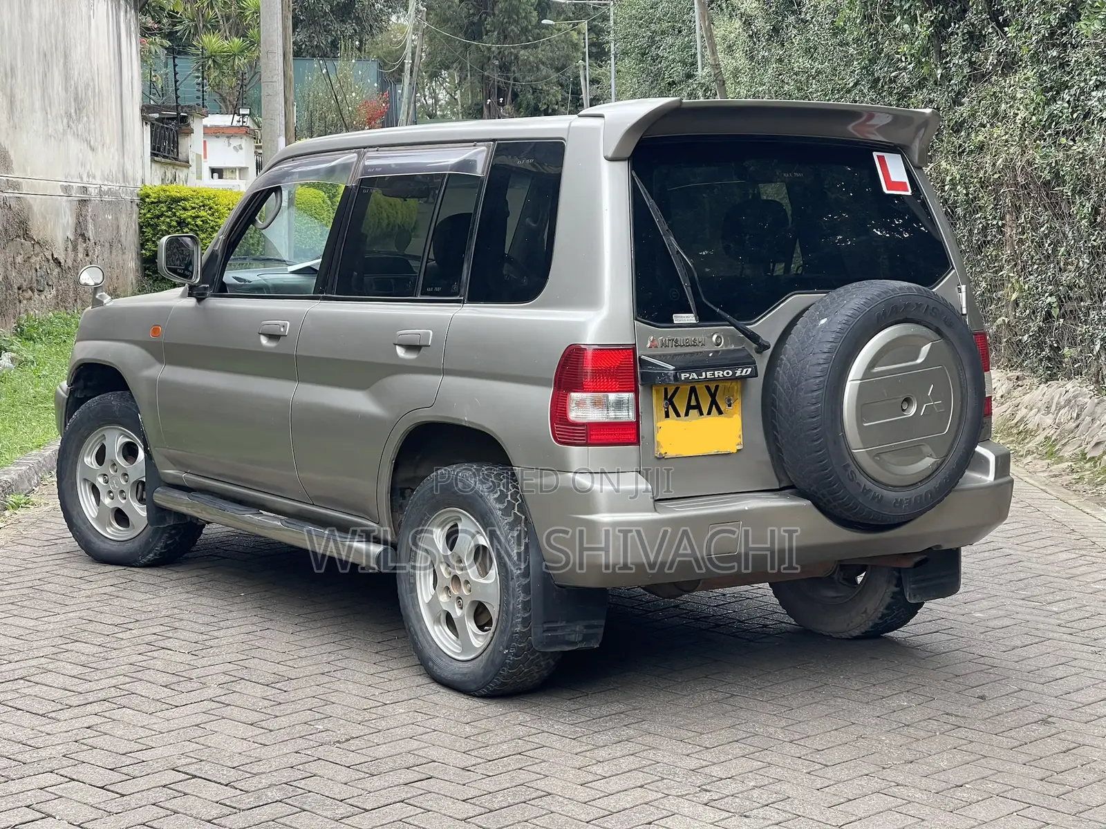 Mitsubishi Pajero IO 2000 Gold