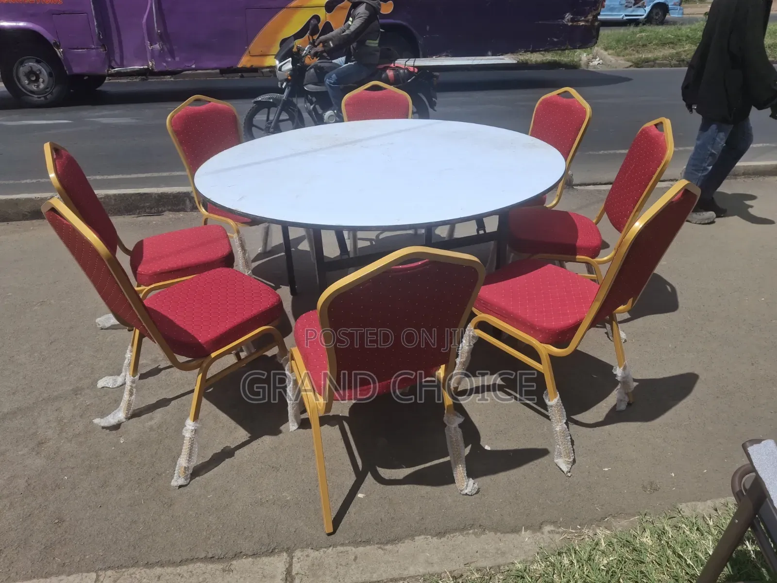 Round Event Table and Chair Vombin6