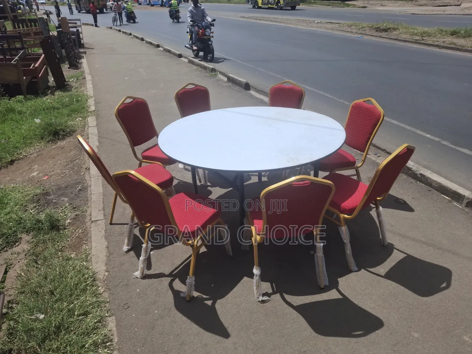 Round Event Table and Chair Vombin6