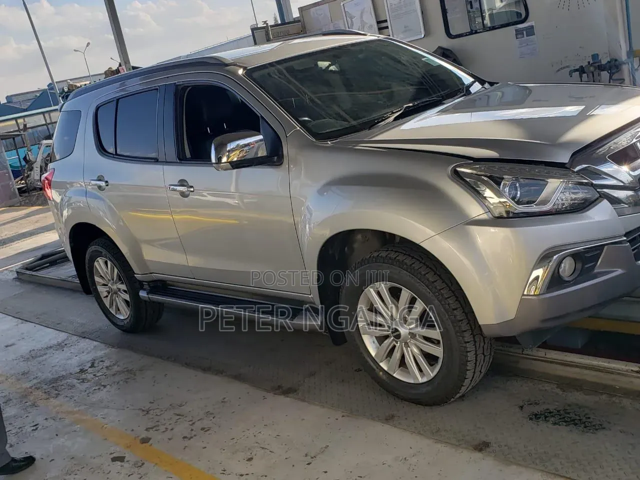 Isuzu MU-X 2020 Silver
