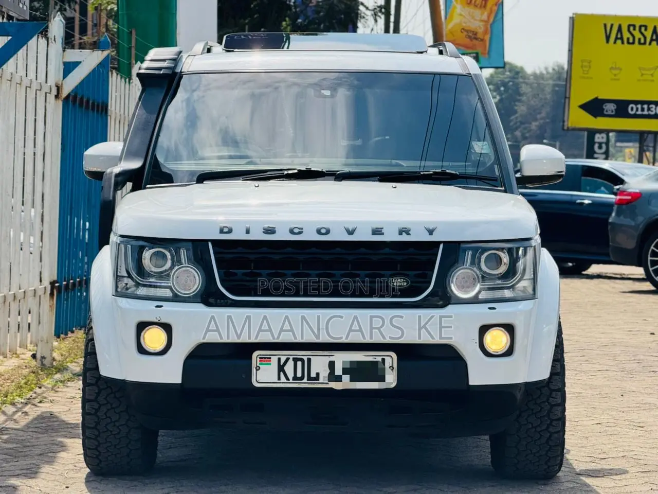 Land Rover Discovery 2016 White